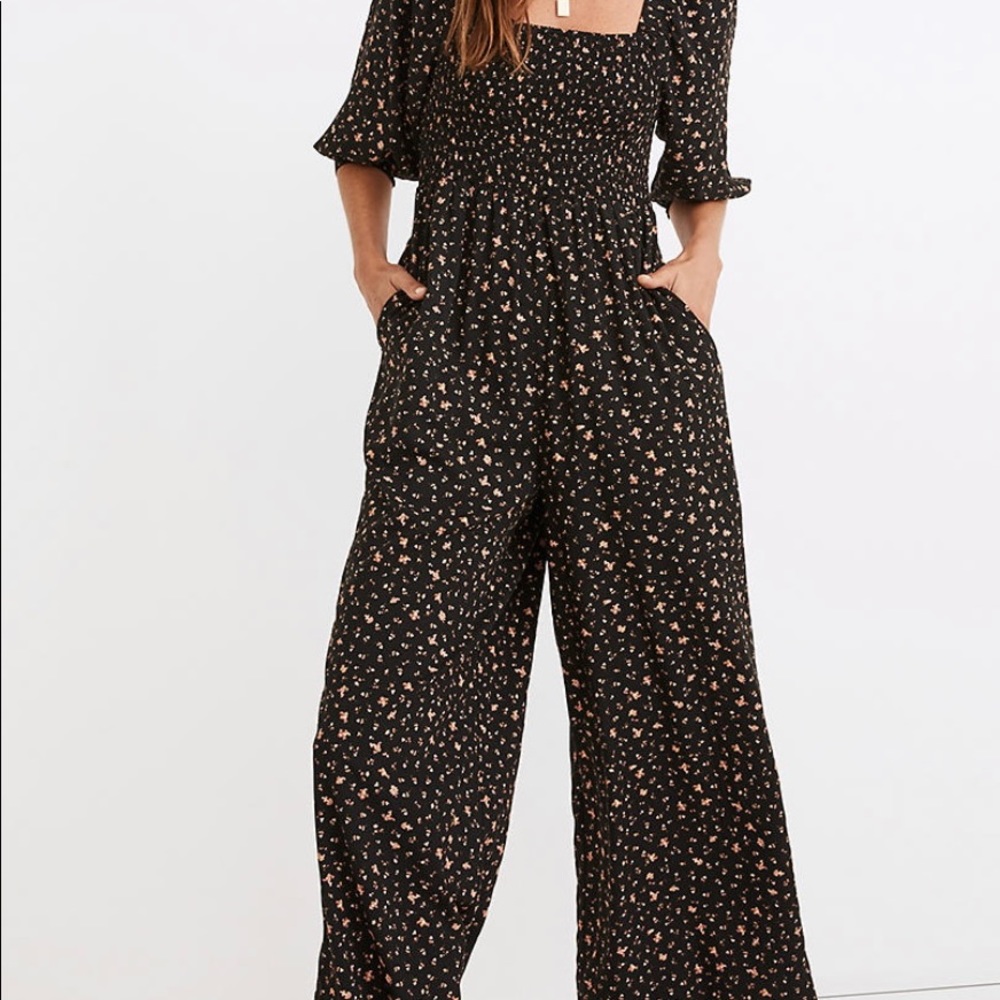 Never worn! Madewell Lucie Elbow-Sleeve
Smocked Wide-Leg
Jumpsuit